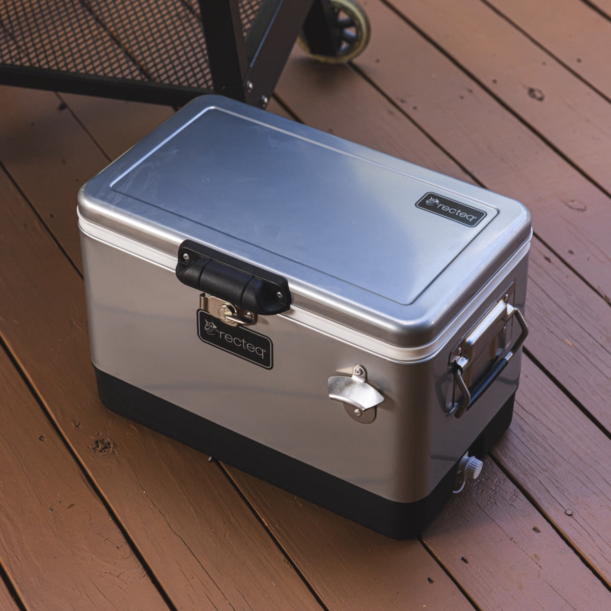 26 Qt Retro-Style Cooler