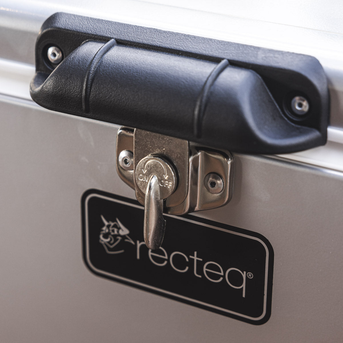 26 Qt Retro-Style Cooler