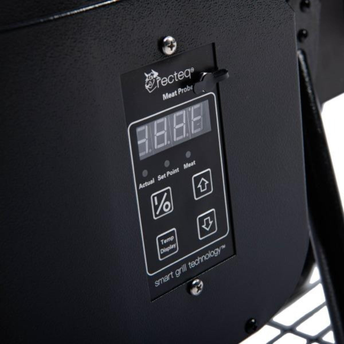 RT-B380 Bullseye wood pellet grill up close of the controller